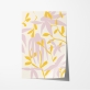 Poster de um arranjo floral com formas abstratas em tons de rosa e amarelo, representando flores e folhas num fundo claro. 6